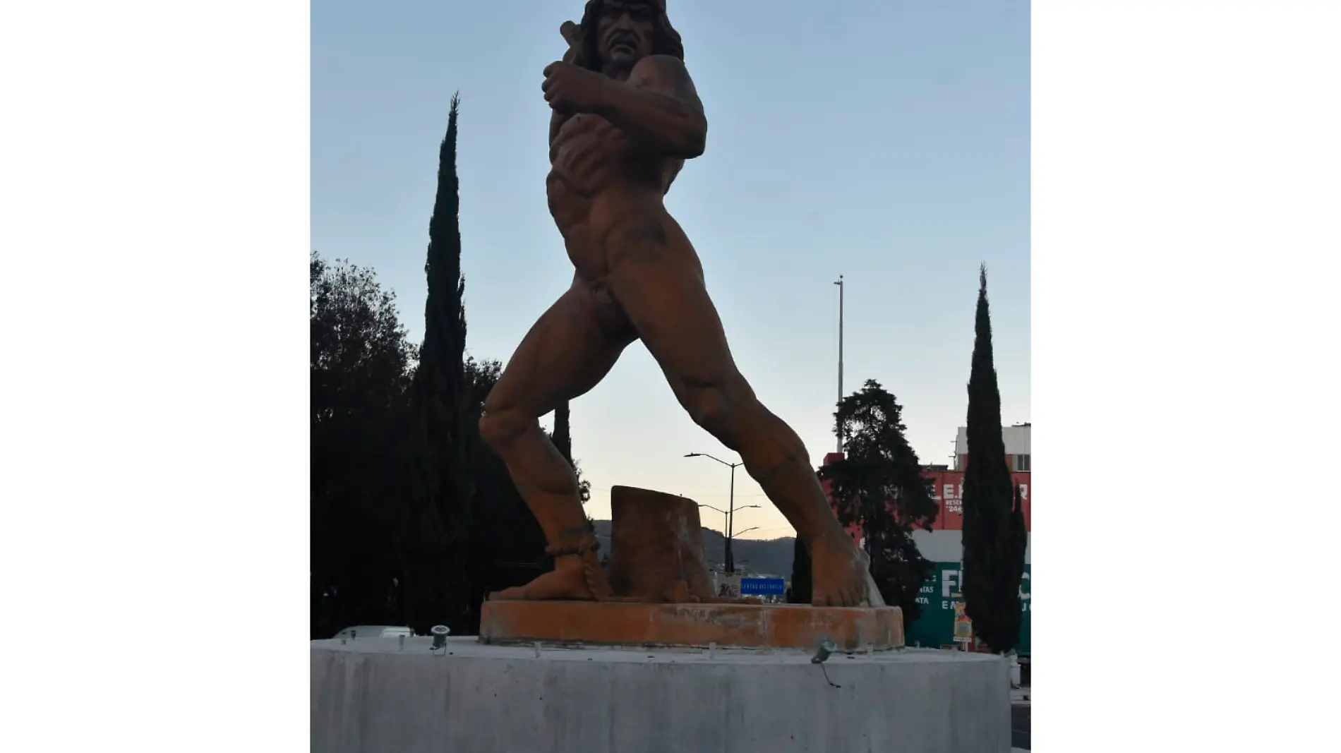 estatua monumento tlahuicole (2) 2